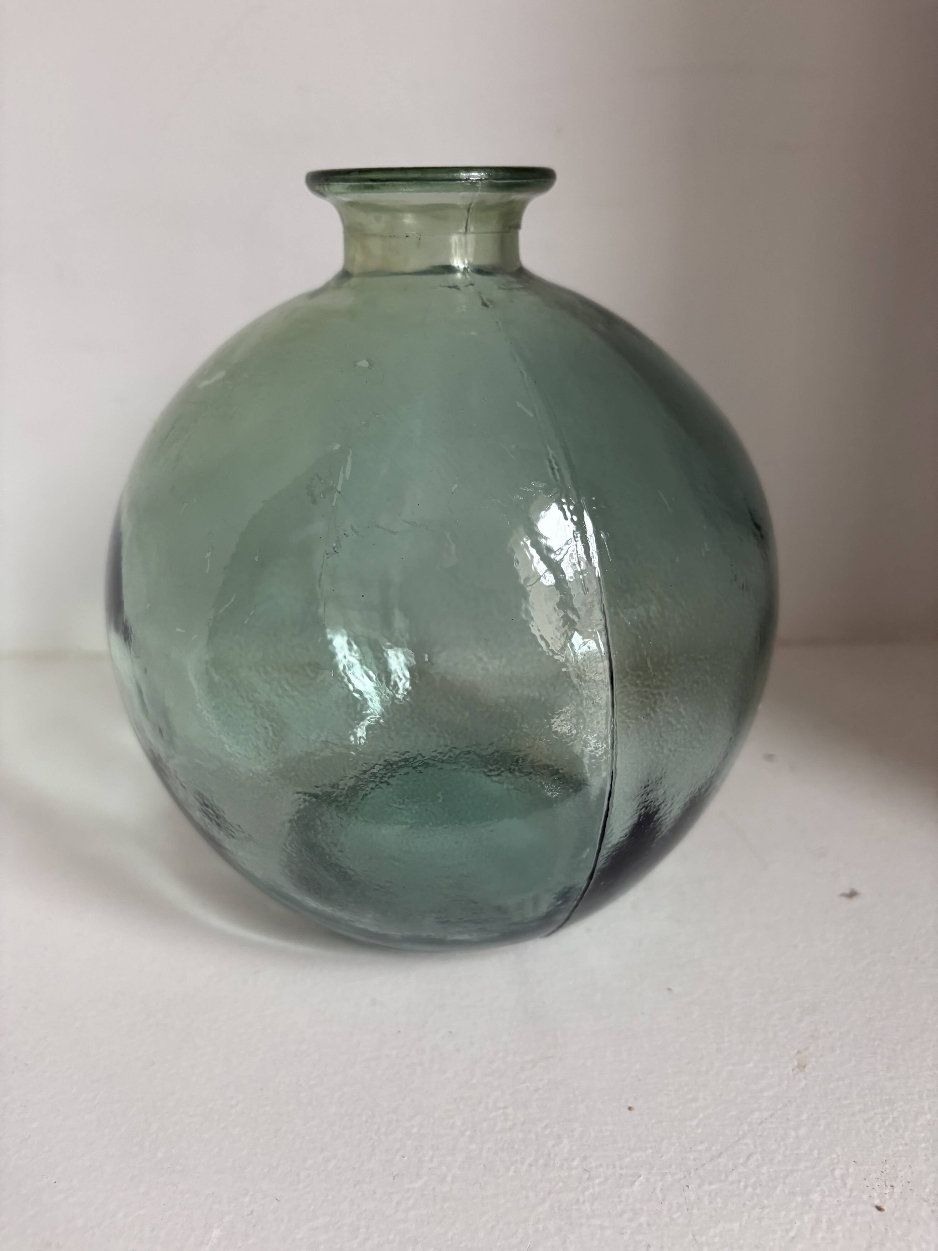 Set of 16 decorative items