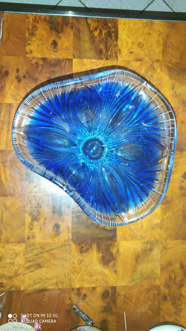 Coupe à fruit  en cristal bicolore avec un travail à la roue sur pied douche métal argenté vers 1930