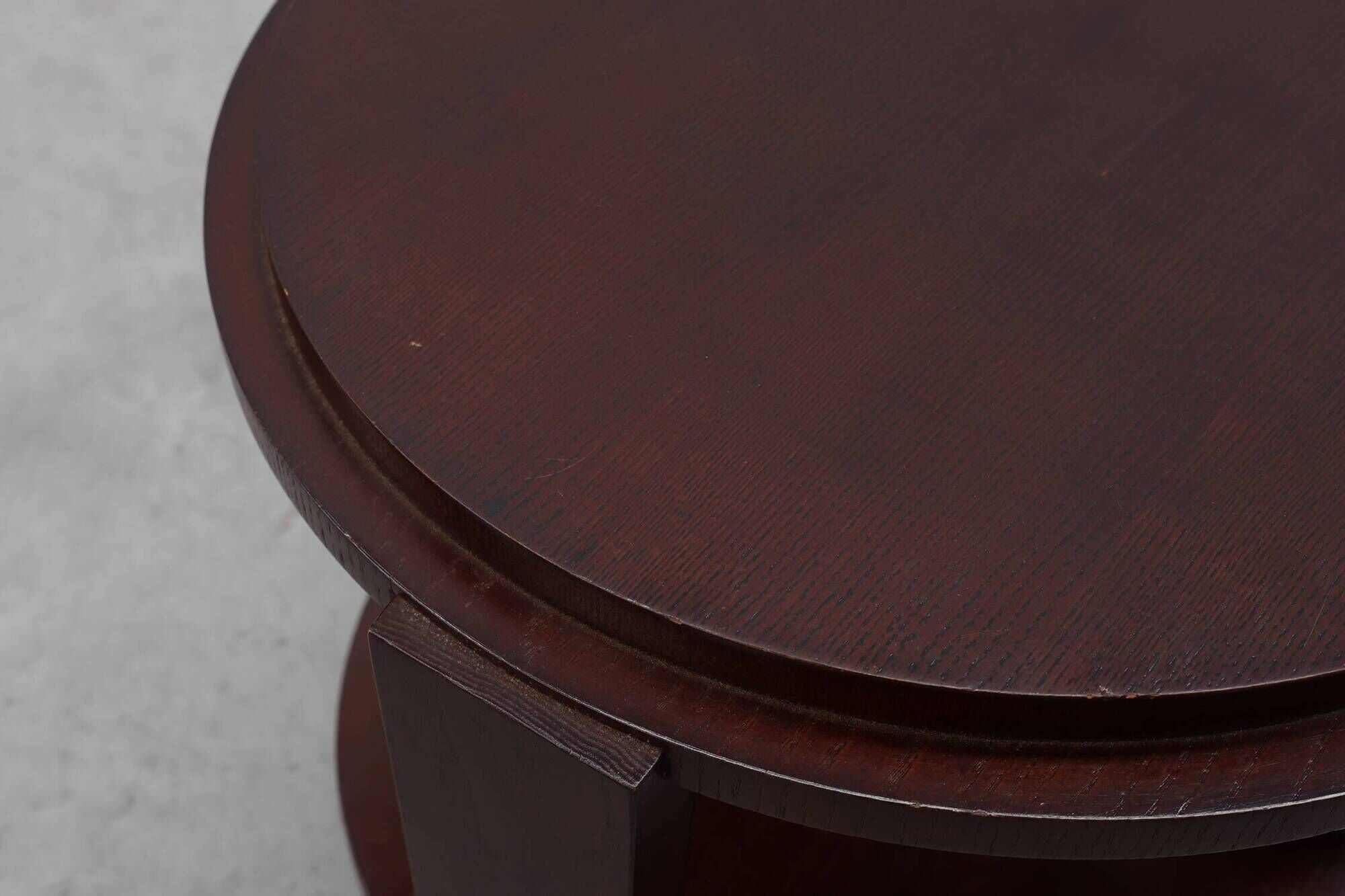 Pair of 2 round side tables in wood with metal, Belgium ca. 1980