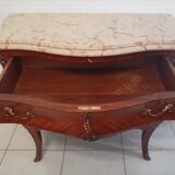 Commode tombeau trois tiroirs de style Louis XV