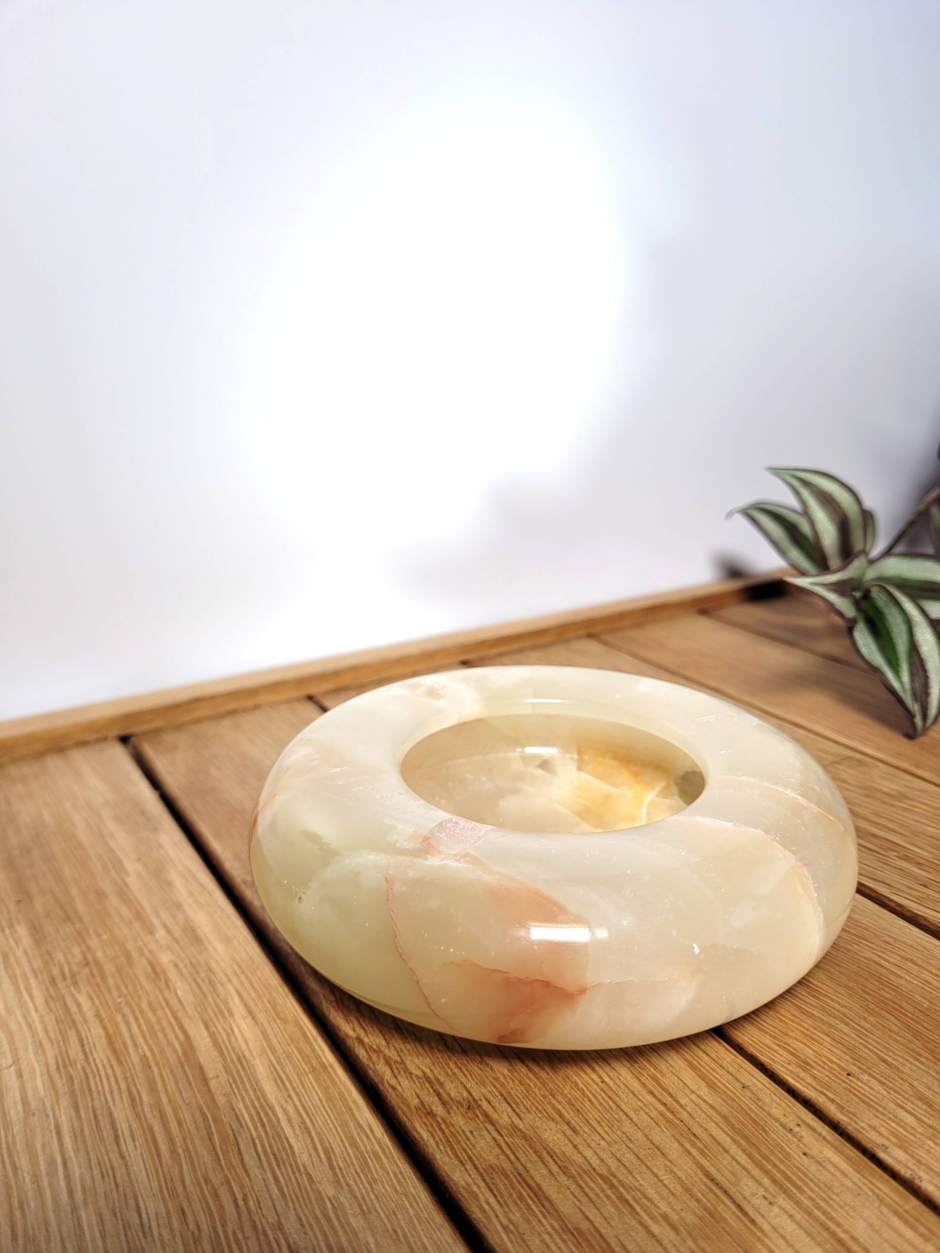 Ashtray or empty pocket in cream onyx stone