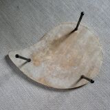 Table basse tripode, forme goutte d'eau, années 60