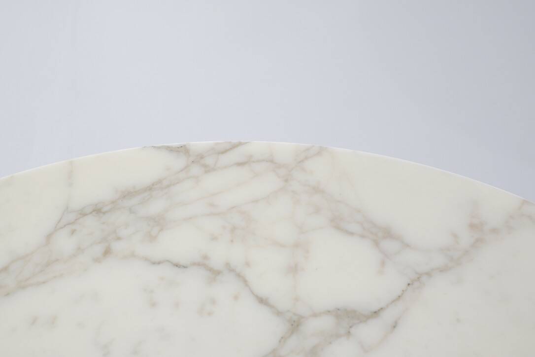 Tulip dining table in marble by Eero Saarinen for Knoll International.