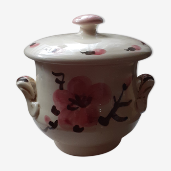 Pot avec son couvercle  ancien , en céramique peint a la main signé