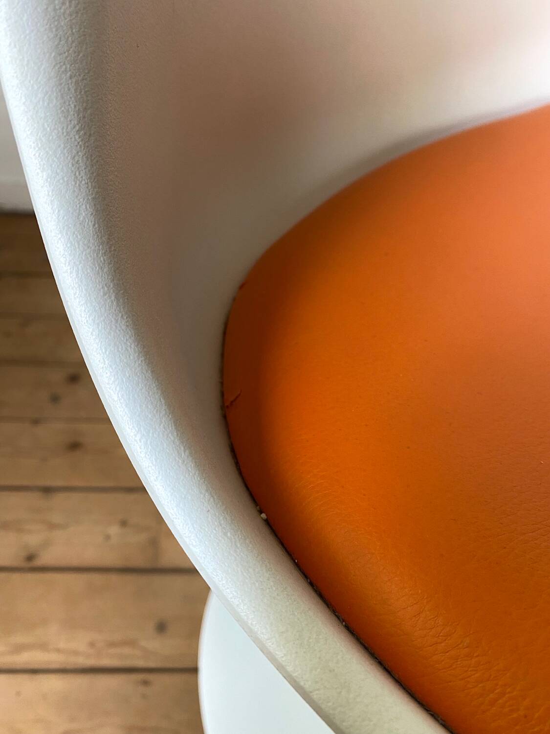 Space age 70s swivel tulip foot chairs