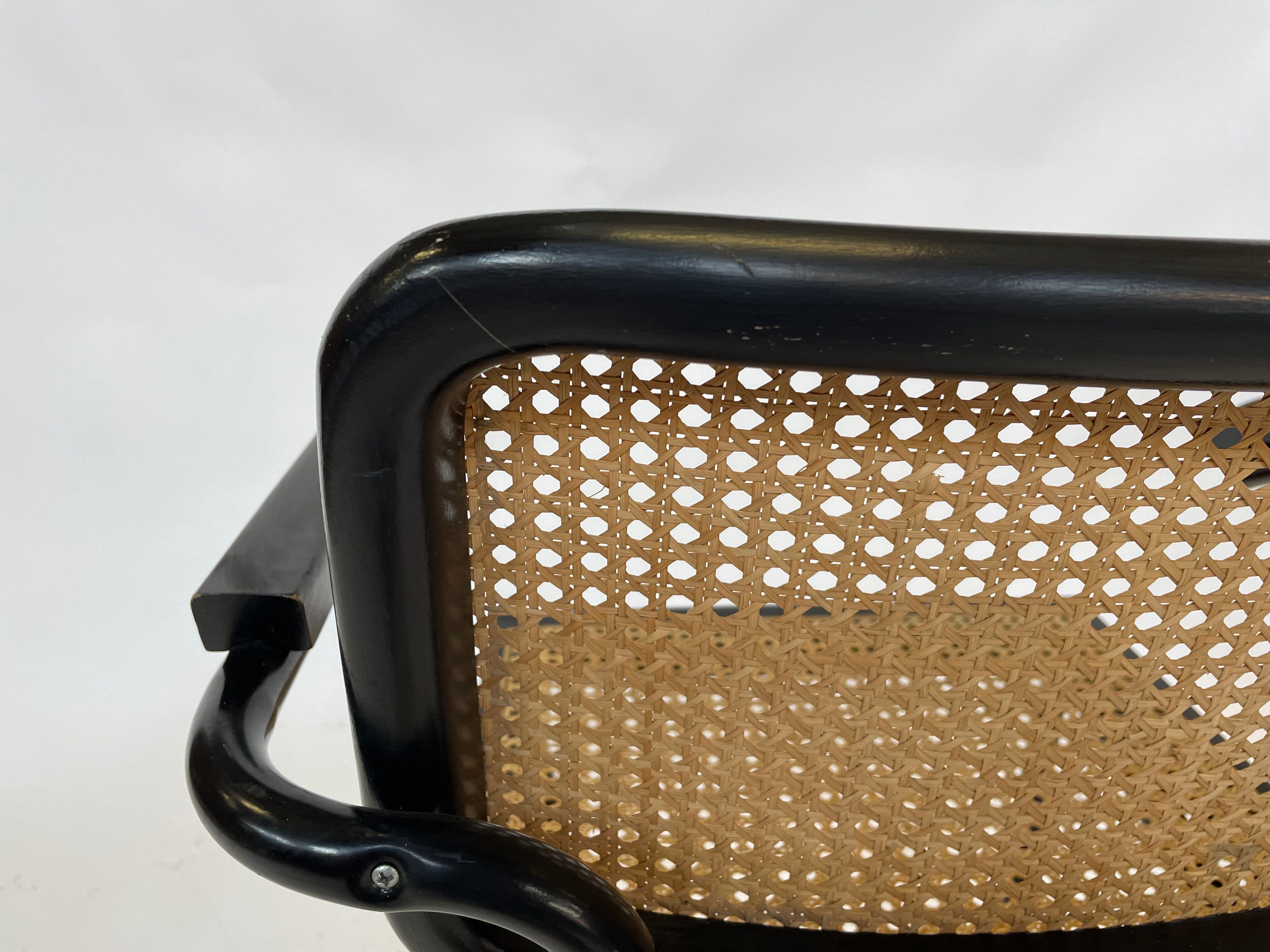 Cesca chair B64 with armrests by Marcel Breuer Design in black