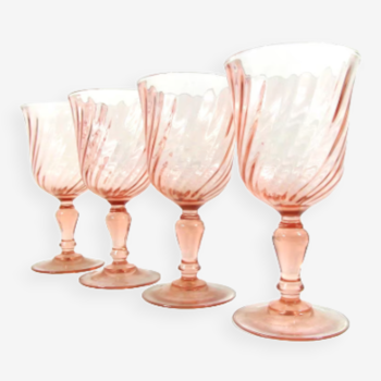 Lot de 4 verres a vin ou eau, roses de Arcoroc