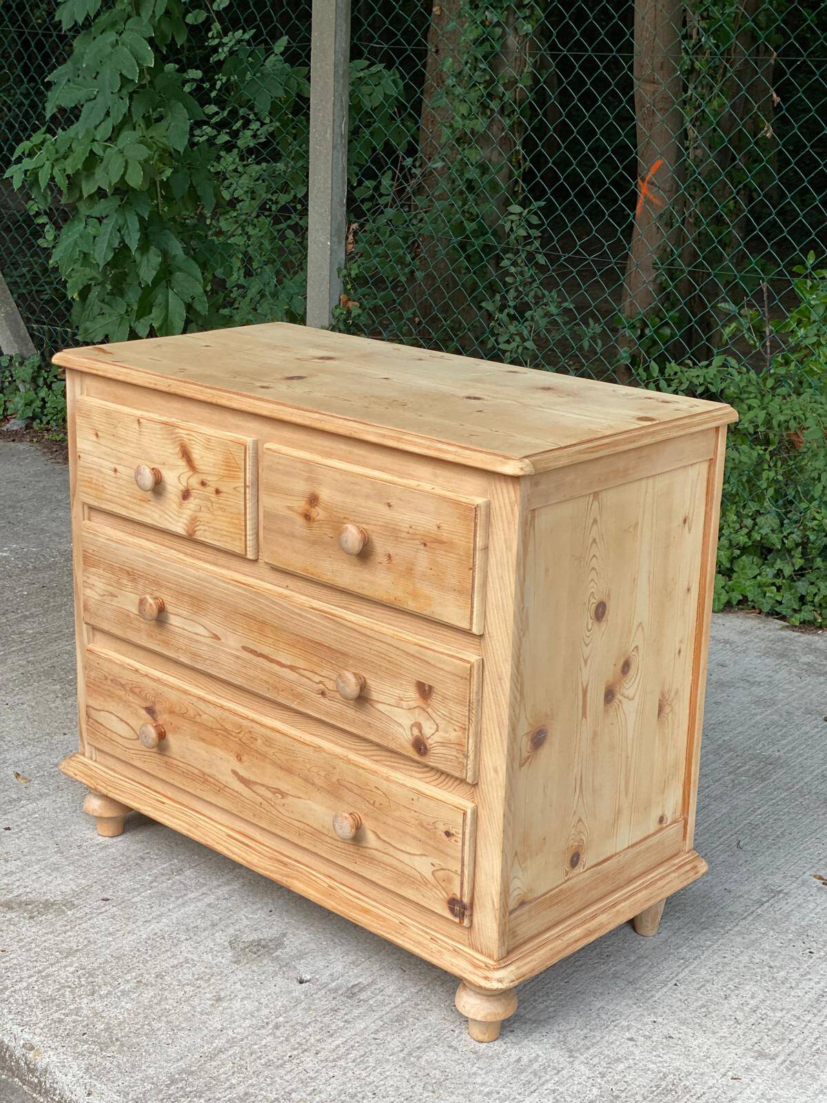 Commode anglaise rénovée en bois massif 1970