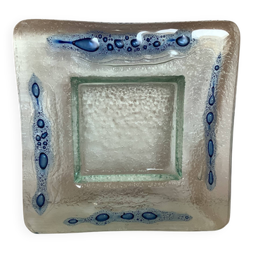 Blue glass paste pocket emptier
