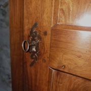 Armoire à linge, bonnetière ancienne en merisier français