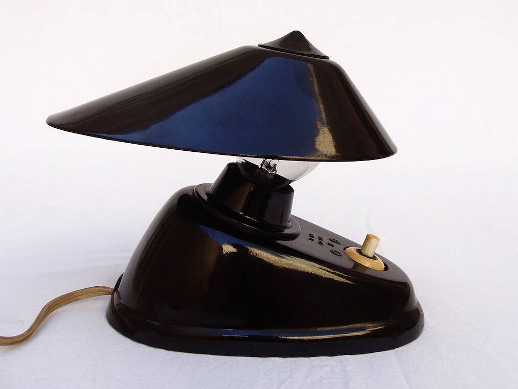 1930 wall lamp in Art Deco bakelite