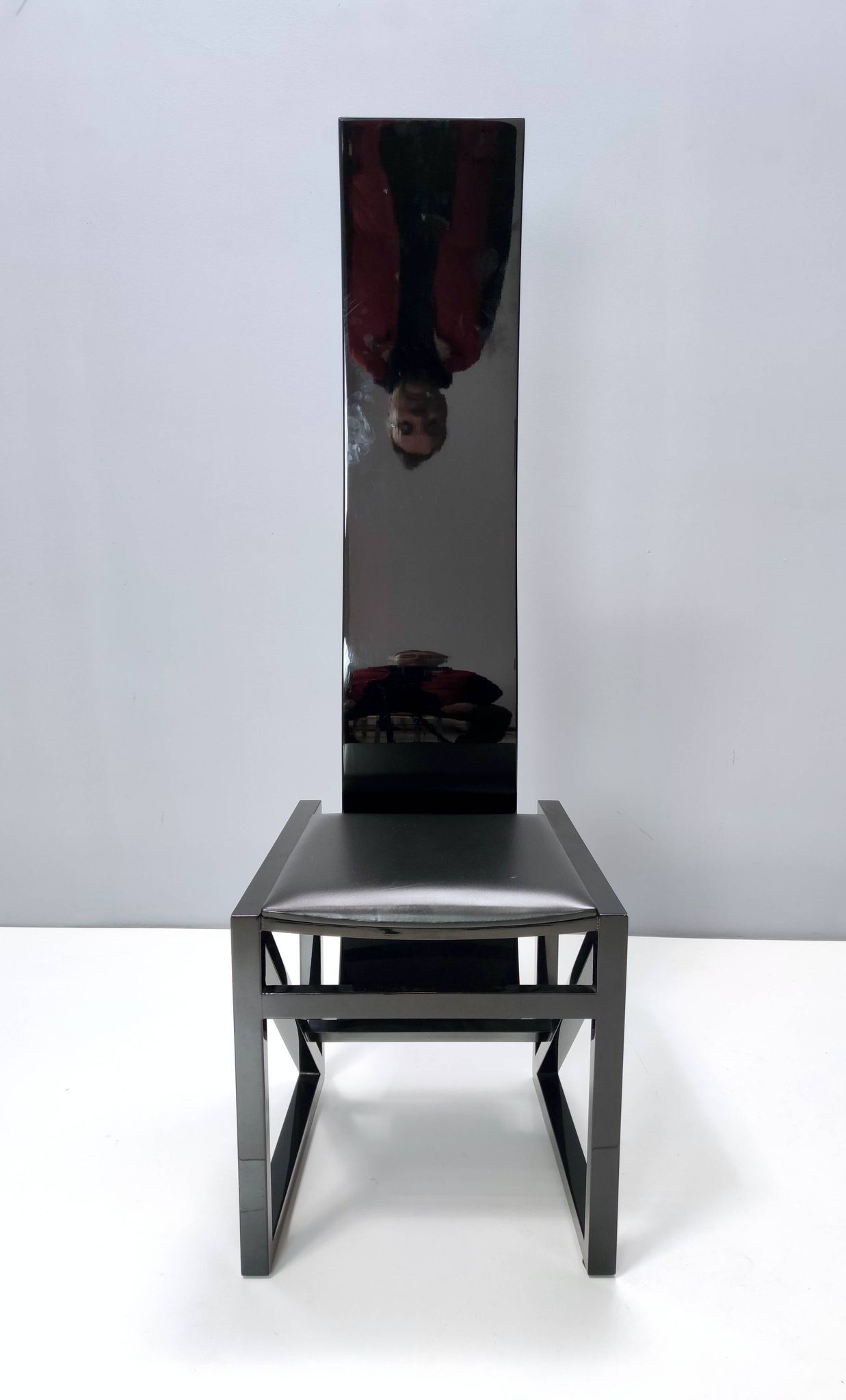 This chair from the EDO series was designed by the Japanese architect Kisho Kurokawa in the 1980s an