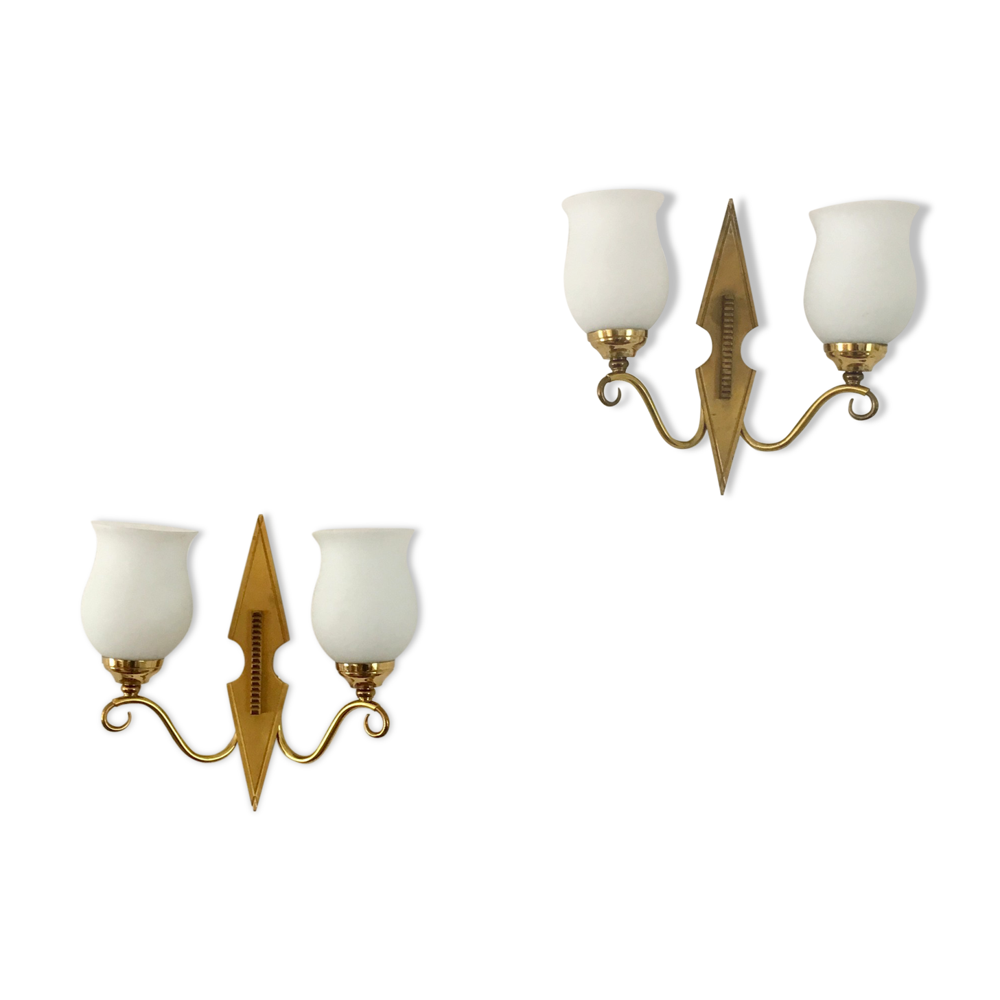 Appliques en laiton et opaline années 50