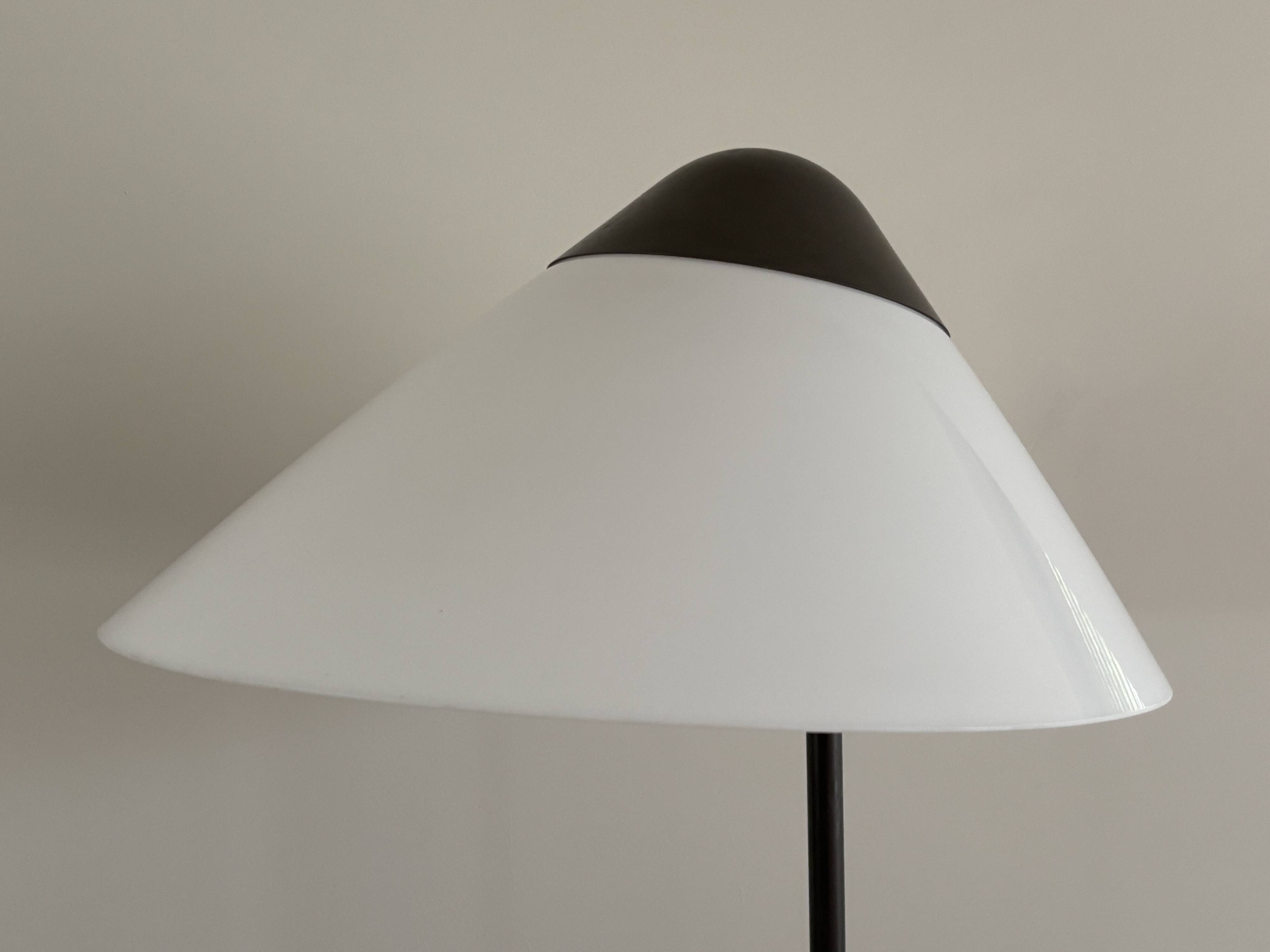 Vintage Opala table lamp Hans J. Wegner Louis Poulsen Design