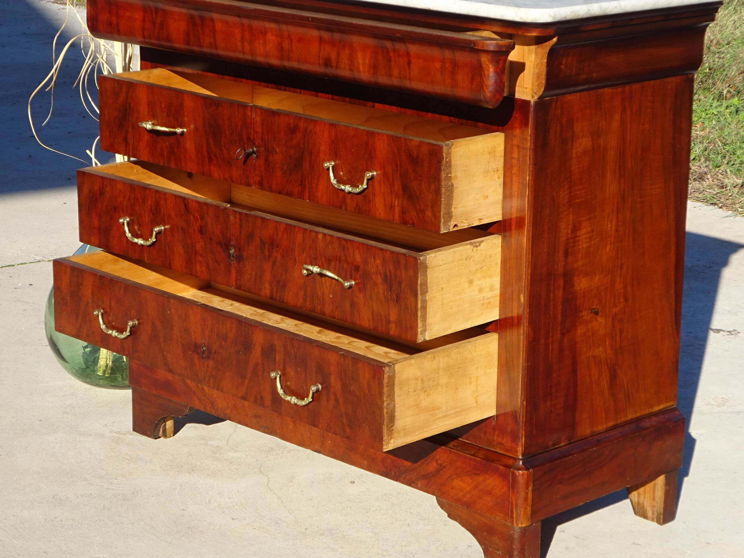 Commode en acajou et marbre blanc époque Restauration