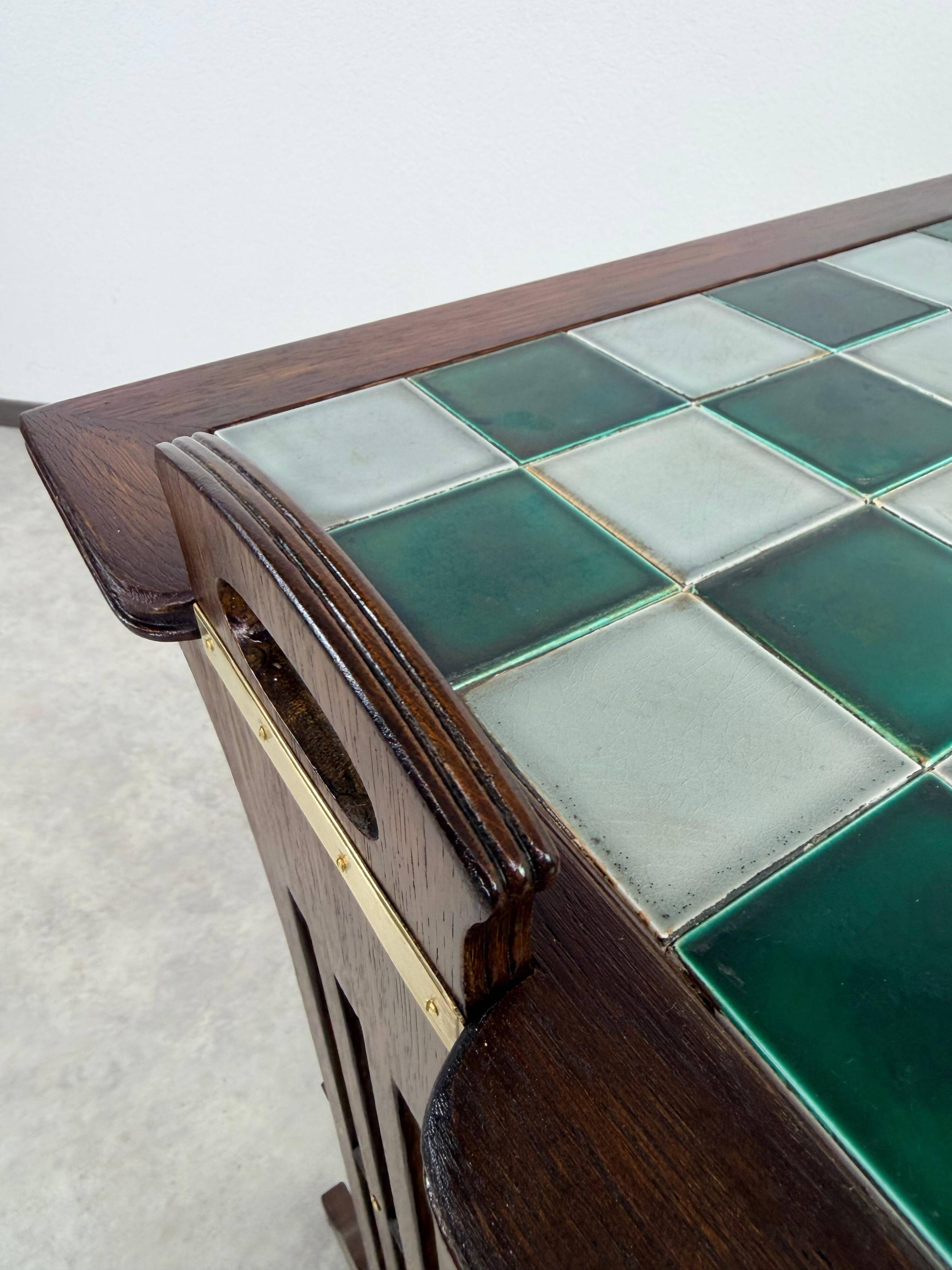Table de service dans le style de la sécession viennoise