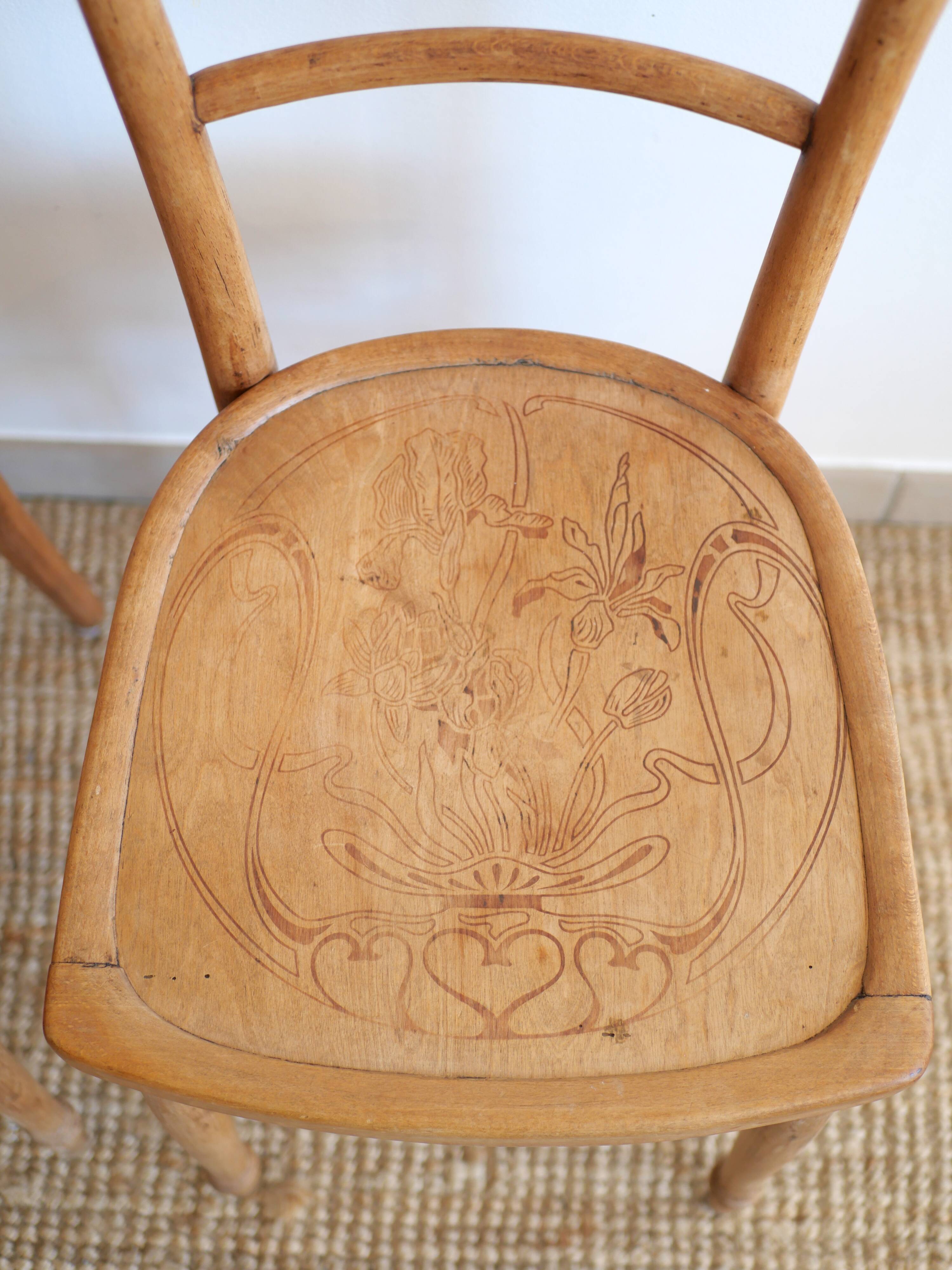 Bistro table and its two 1950s chairs