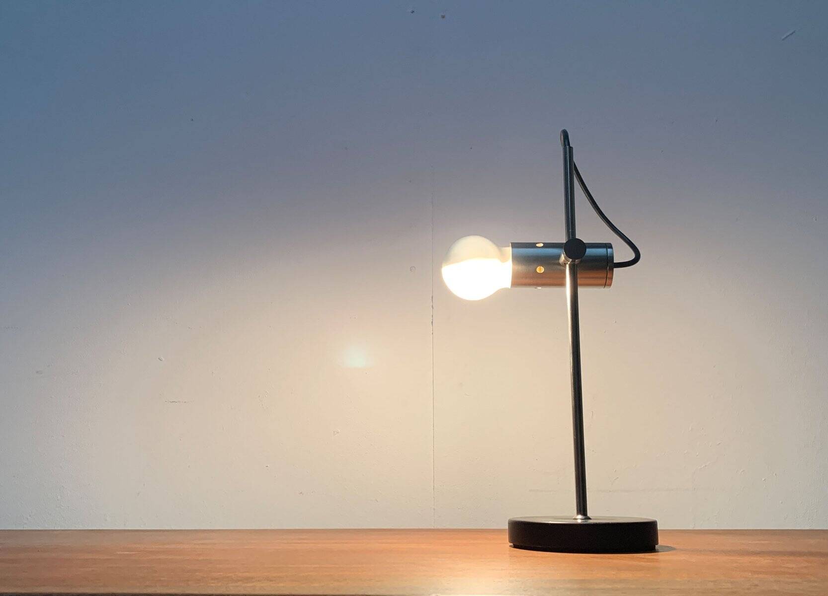 Italian table lamp model 251 by Tito Agnoli for Oluce, 1950s.