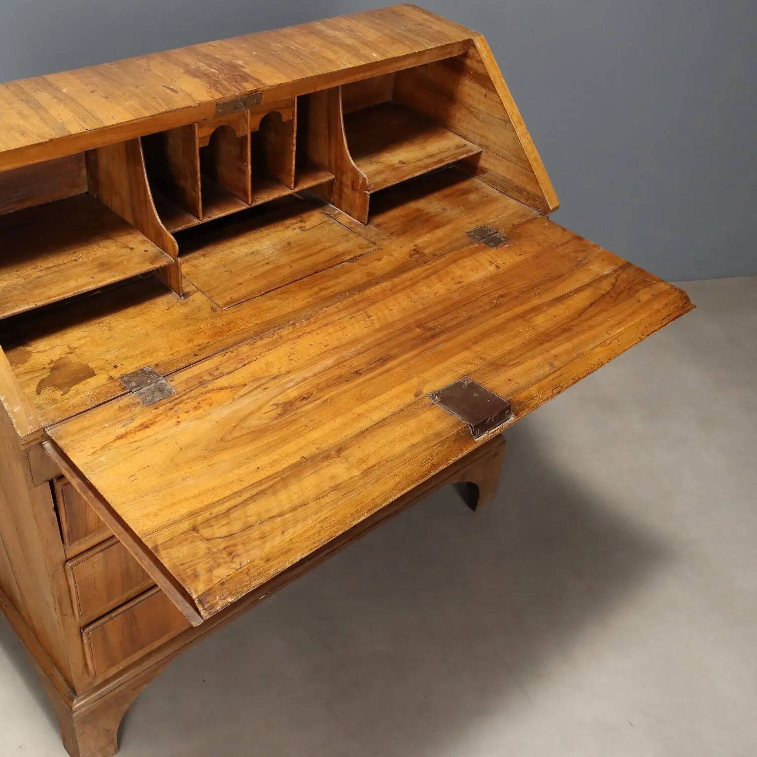 Antique walnut and walnut burl commode, poplar, Italy, 18th century.