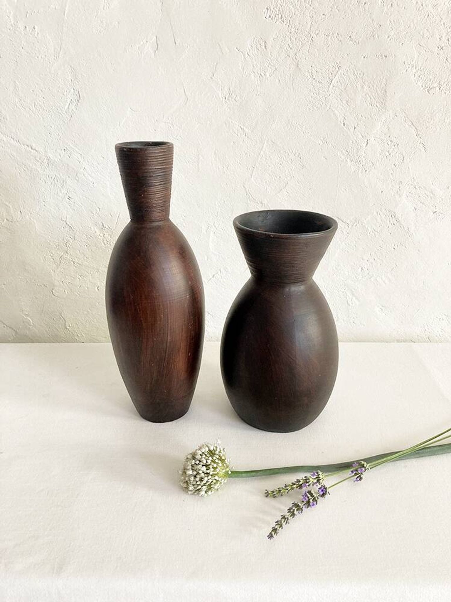 Ceramic vase painted in brown (wood effect), rounded model