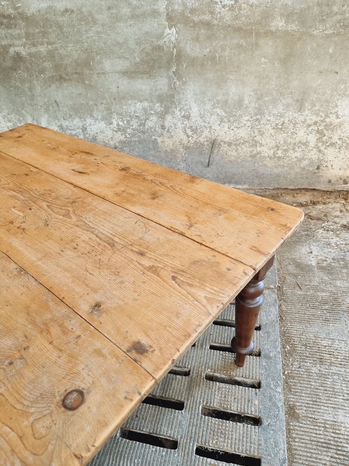 Antique dining table 92 x 154 cm