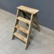 Escaliers ou marches en brocante gris clair