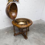 Bar globe maps rolling world