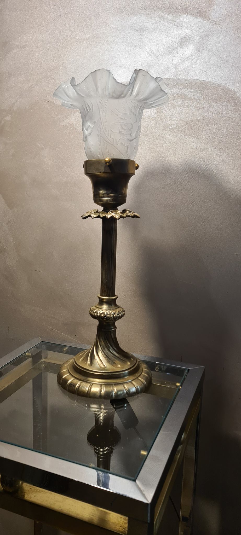 Lamp gilded bronze art nouveau, tulip blown glass with pattern