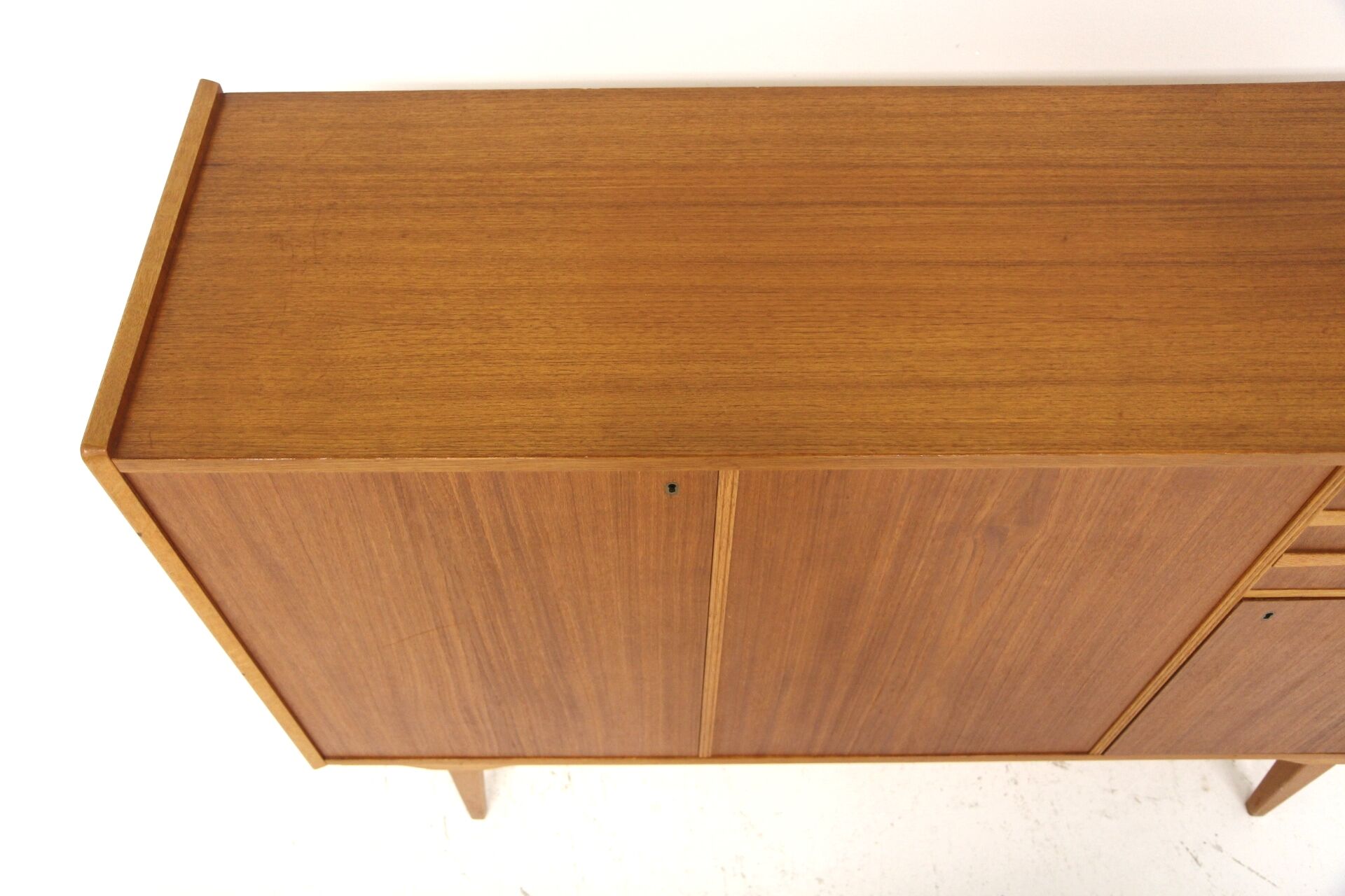 Enfilade scandinave en teck et en chêne, Suède, 1960