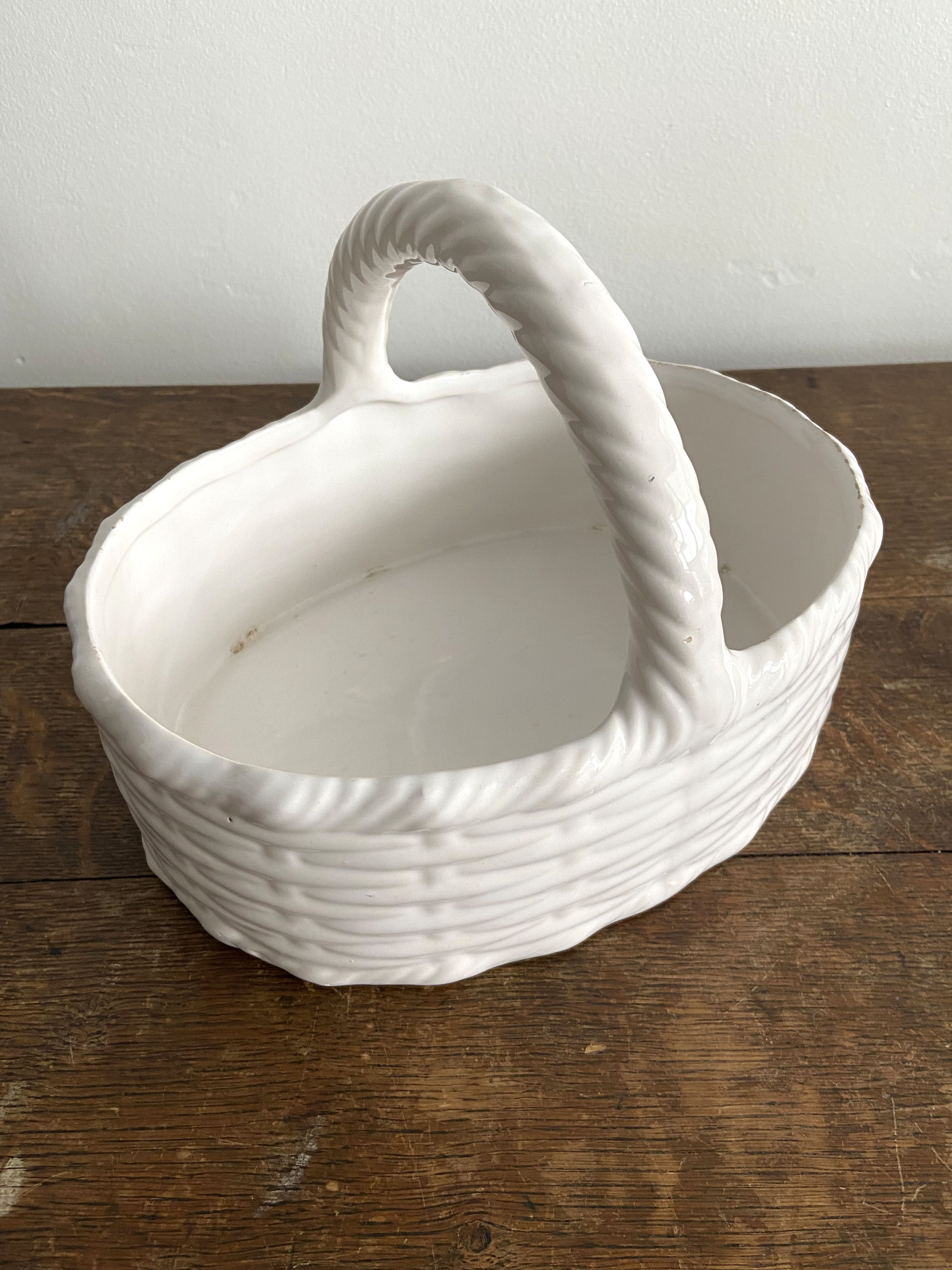 Fruit cup in white earthenware