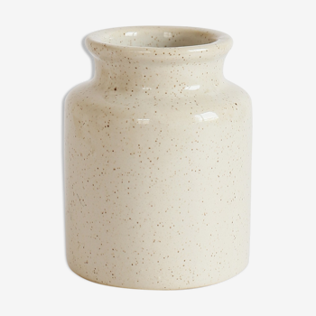 Speckled sandstone pot