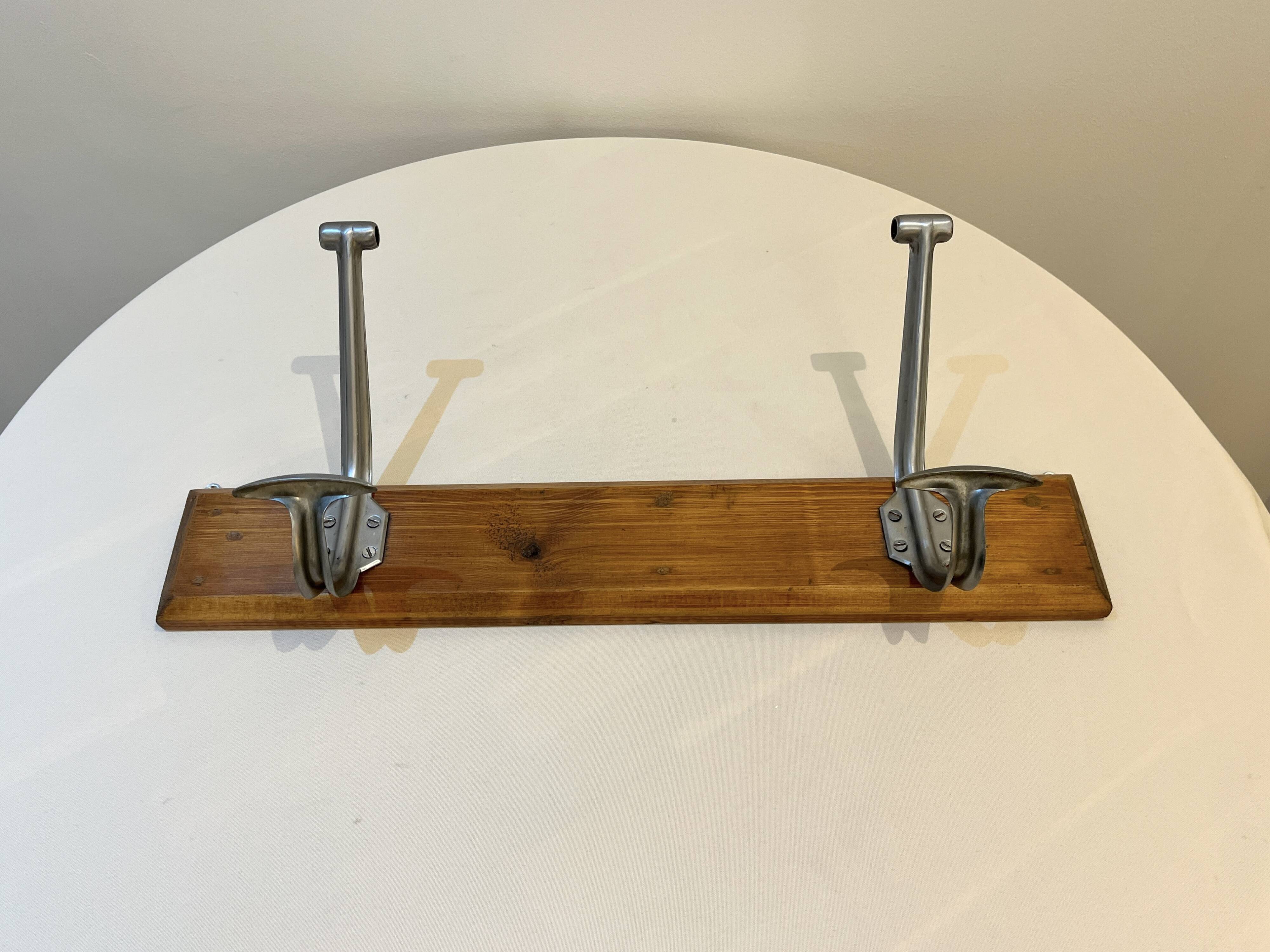 54 cm Ancien porte manteau mural d'école en bois et métal 2 patères double