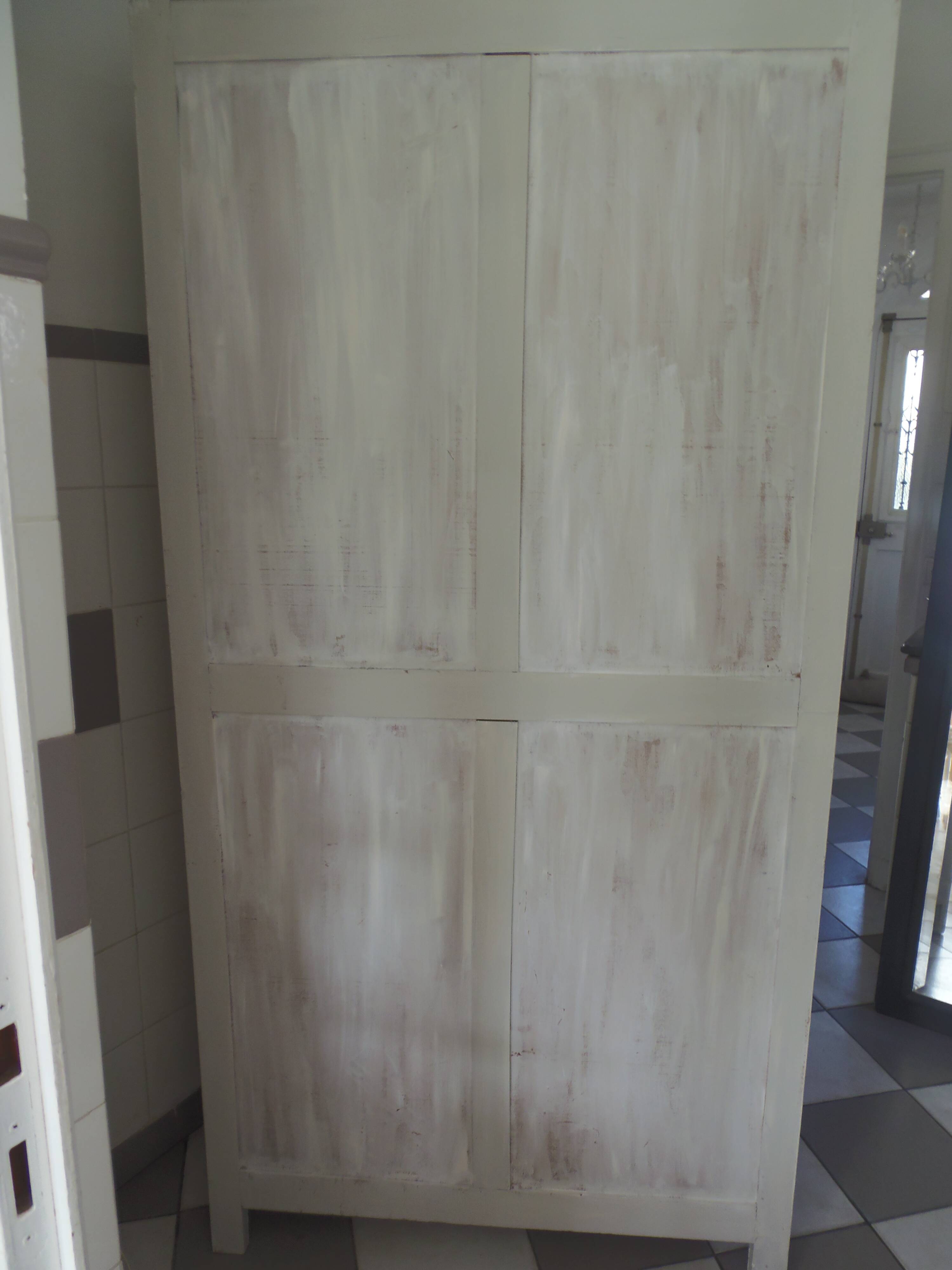 Vintage Parisian wardrobe, 2 doors re-enchanted in pearl gray.