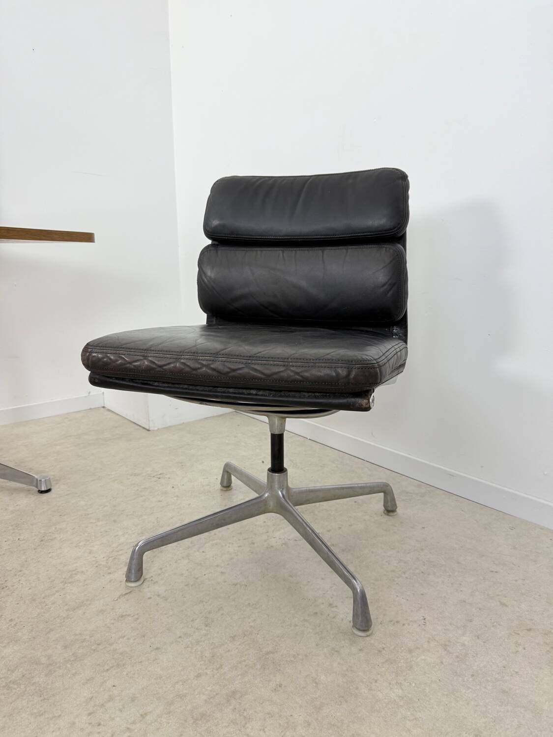 Lot of 2 leather soft pad armchairs chairs EA205 design Charles Eames Herman Miller edition vintage 60s