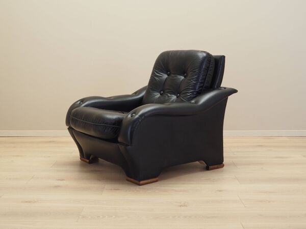 Fauteuil noir, design italien, années 1980, fabrication : Italie