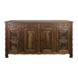 buffet brutaliste en
