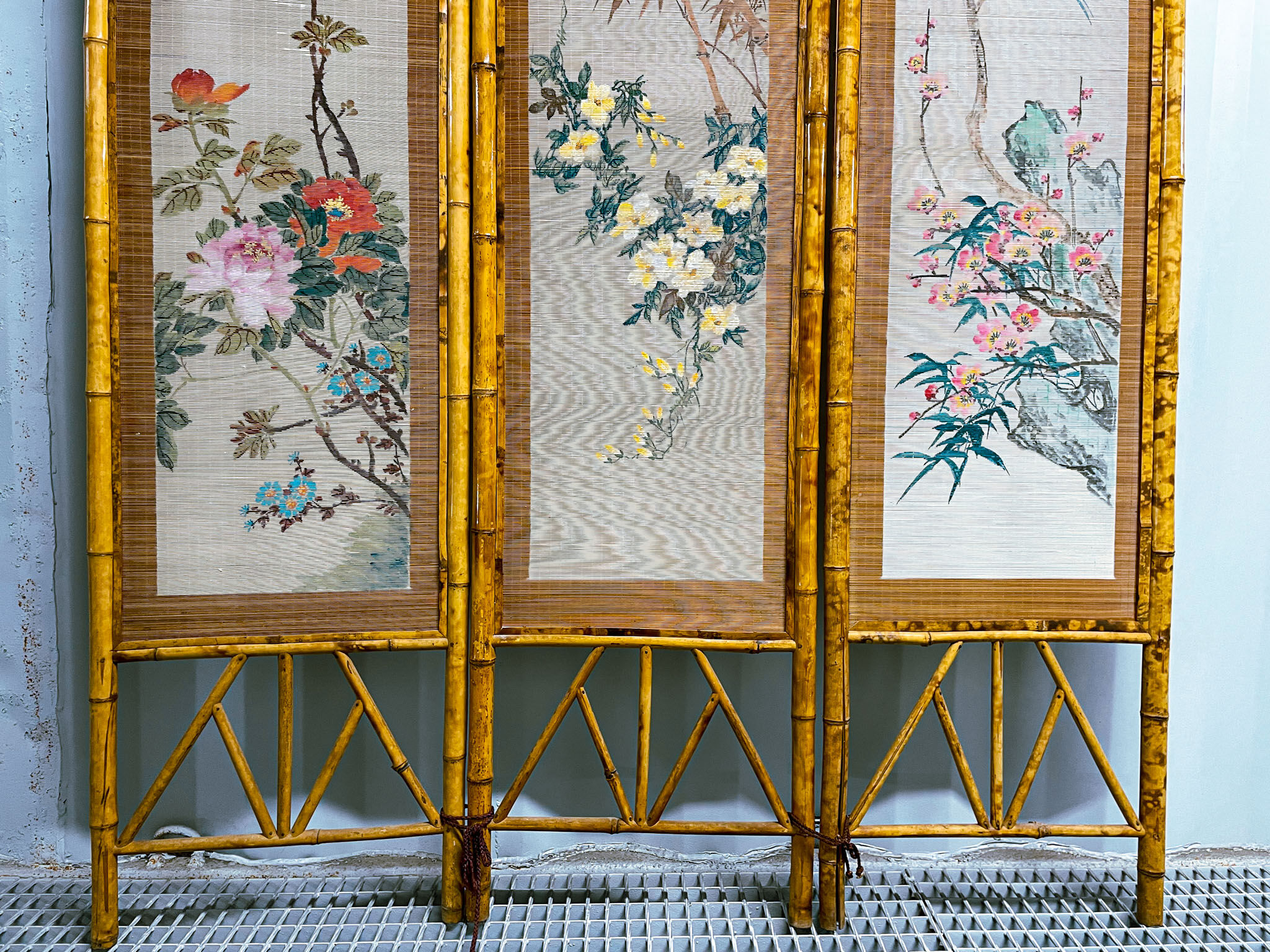 Vintage screen in bamboo handmade painting