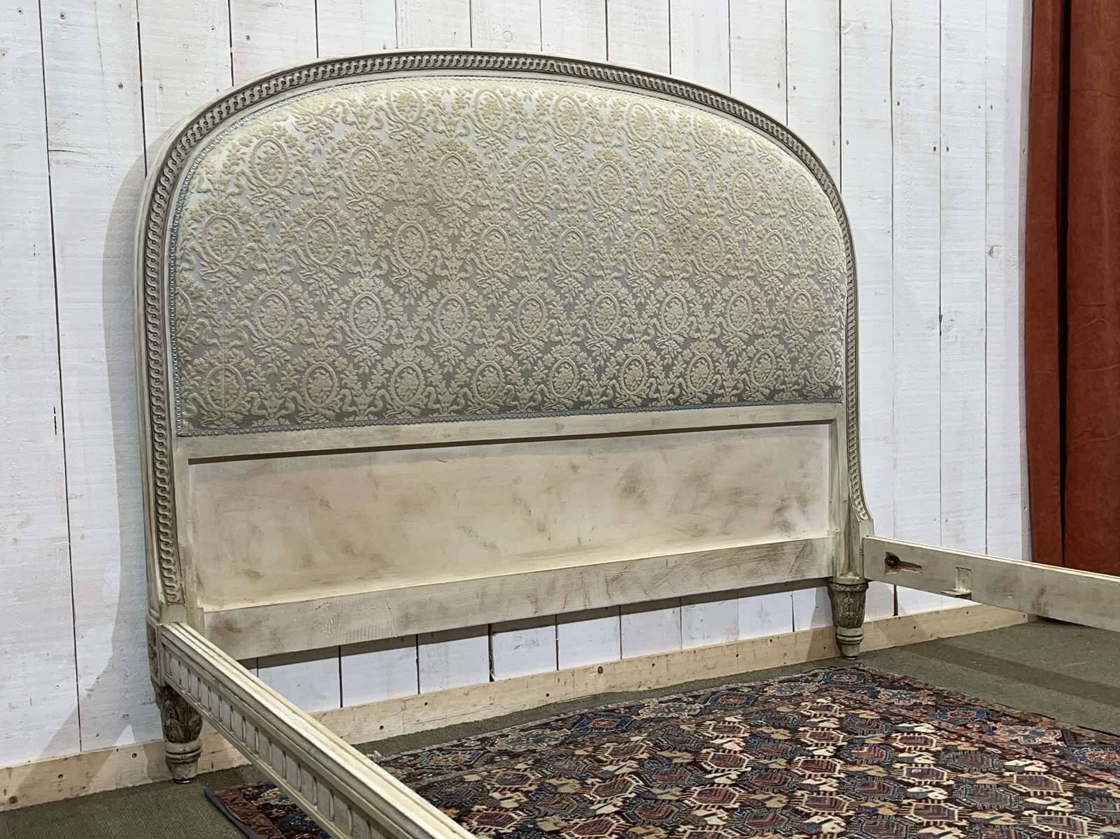 Louis XVI beech bed known as "à la Balleroy", early 20th century