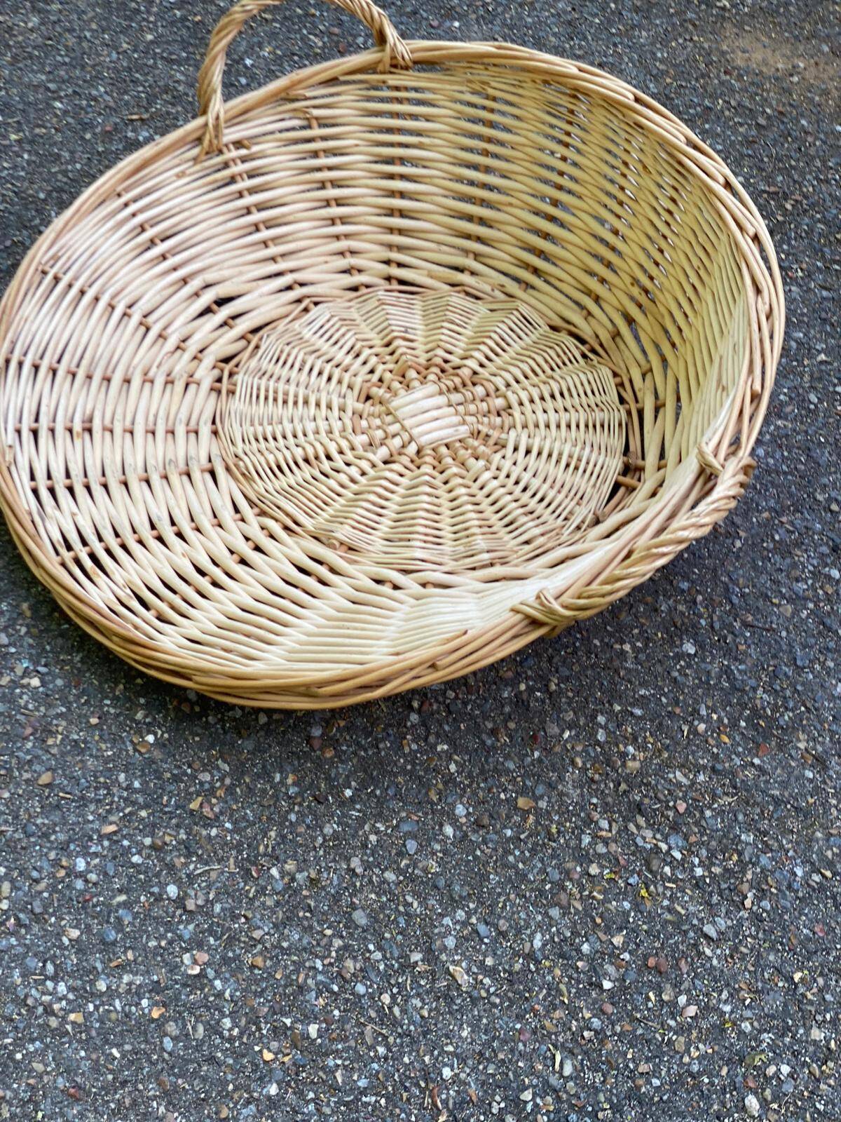 Panier de présentation rond en osier et rotin tressé