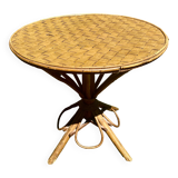 Round garden table