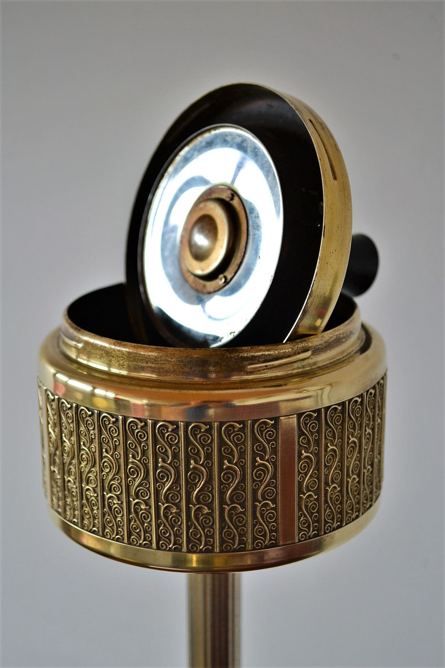 Cendrier Roulette Ashtray Schleuderascher laiton ciselé germany 50 60