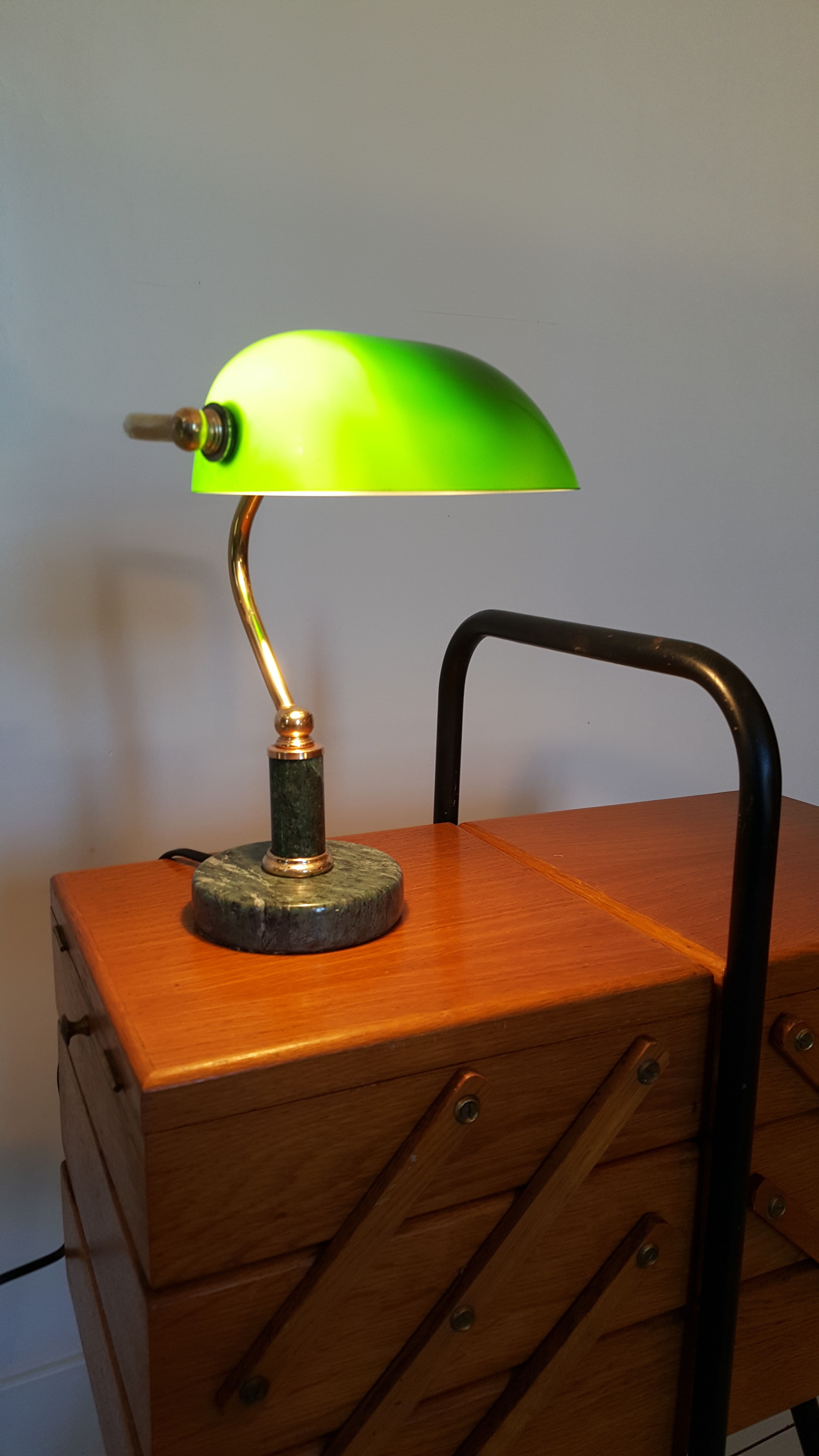 Lampe de banquier ou lampe de notaire en opaline verte