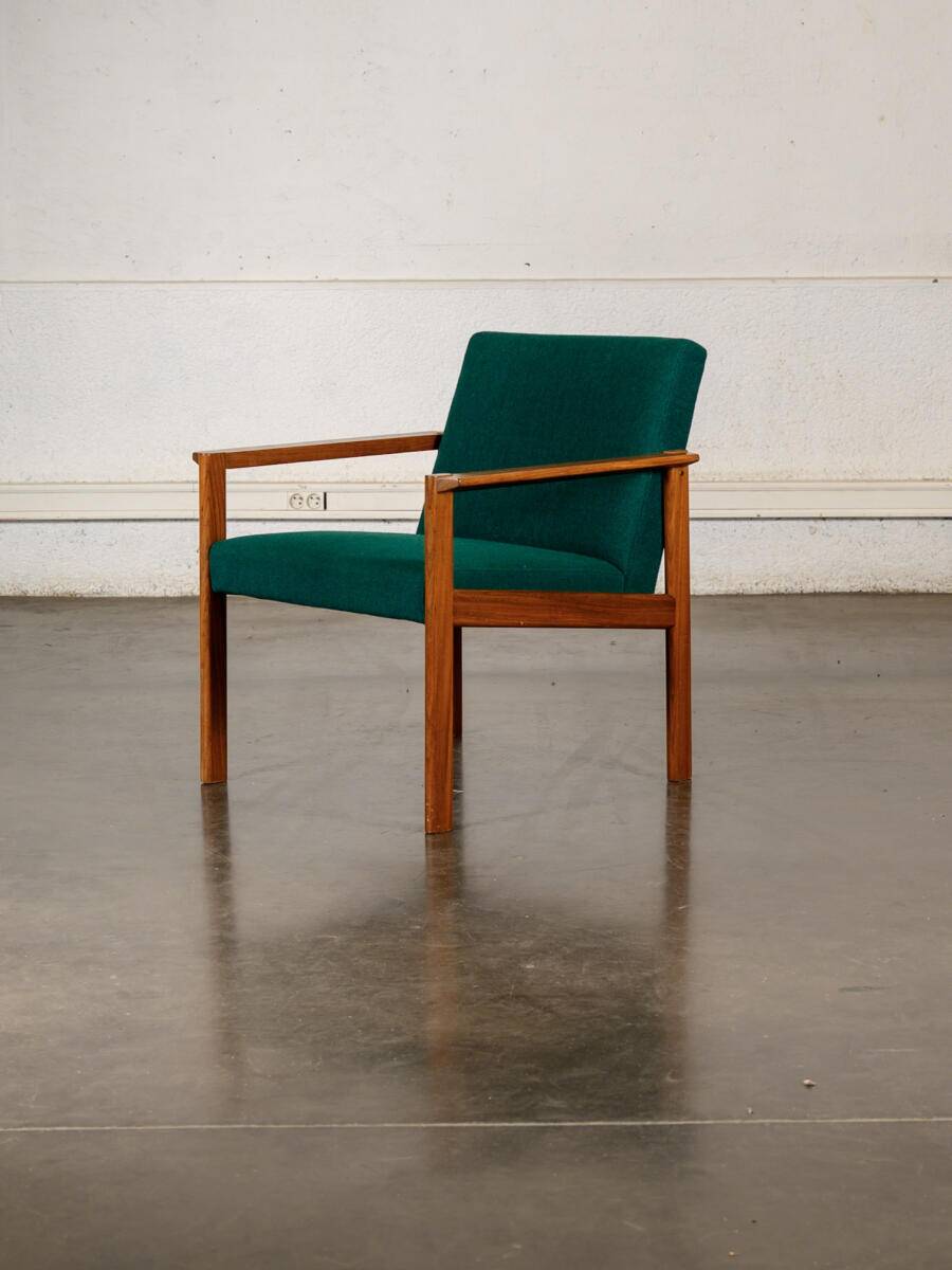 Vintage lounge chair