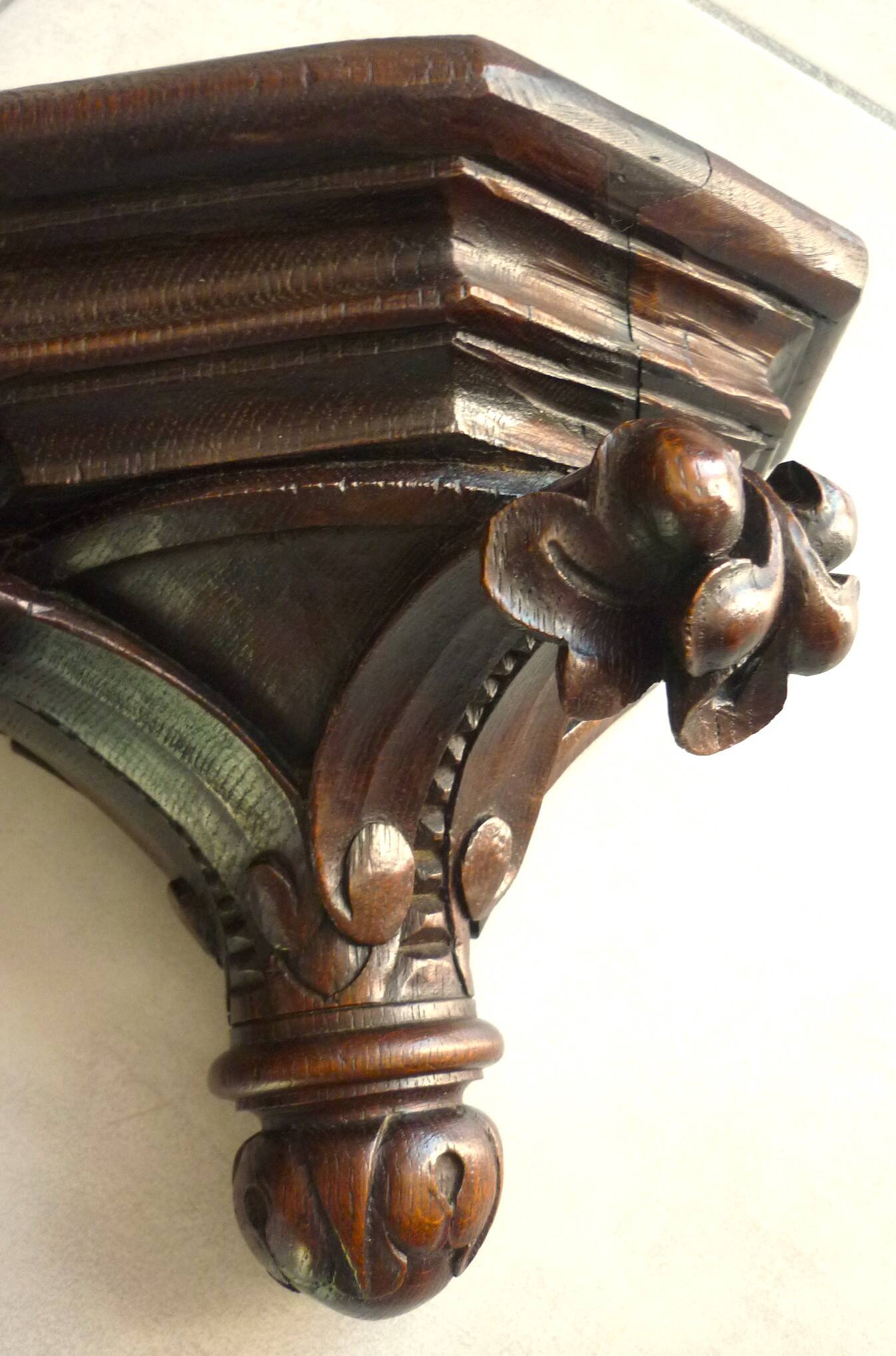 Etagère, applique murale ancienne, bois sculpté, porte statue