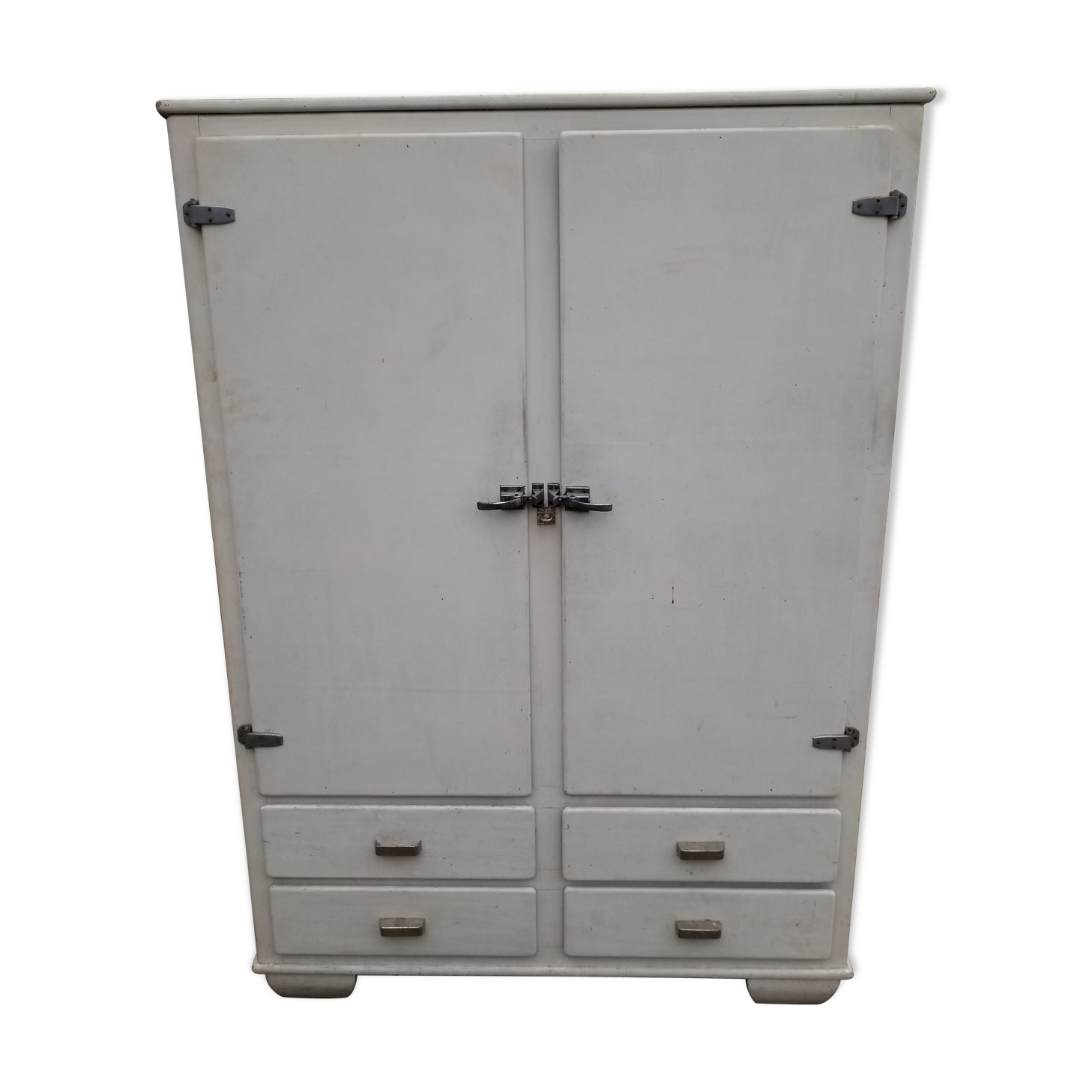 Armoire parisienne
