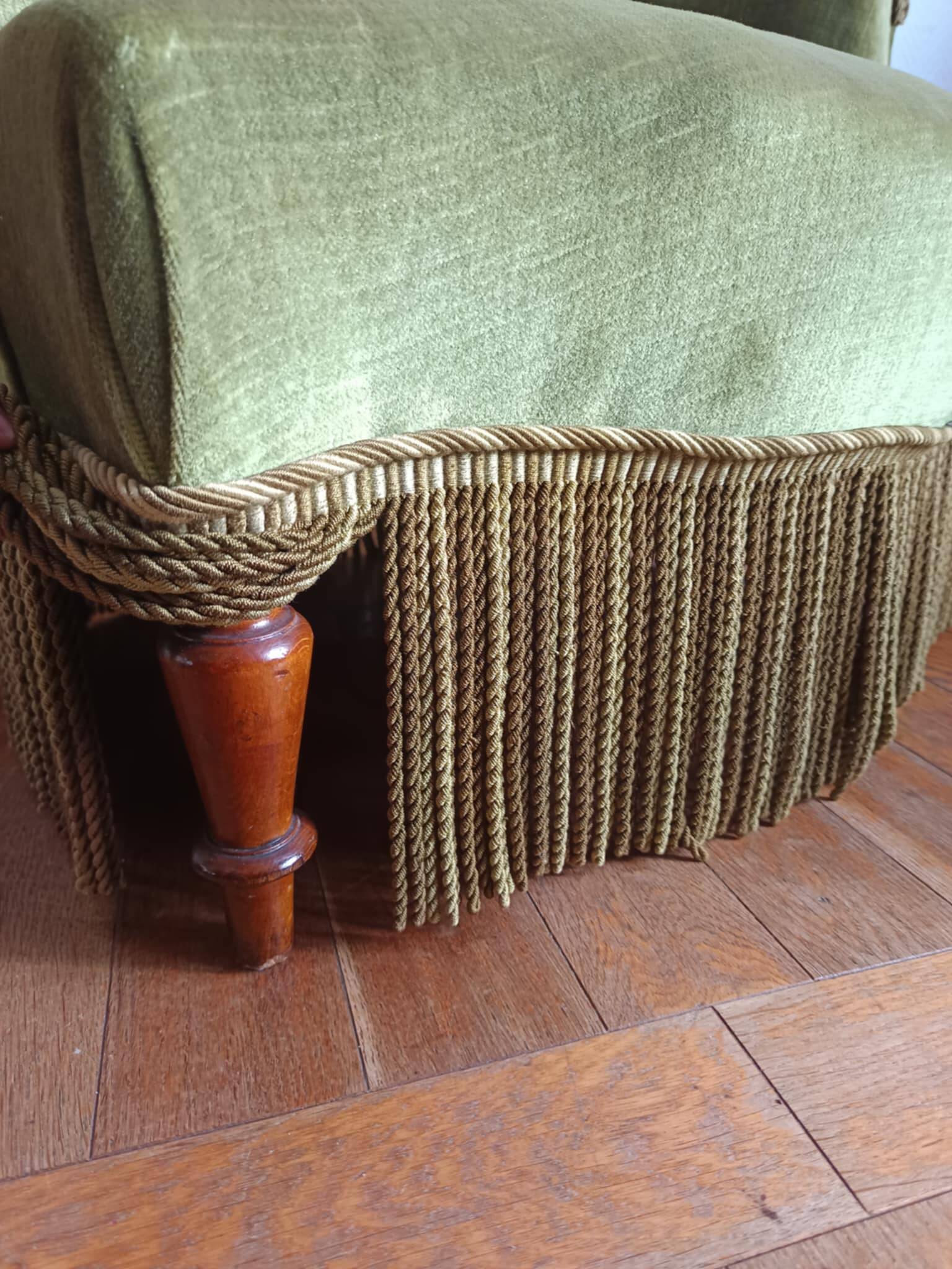 Fauteuil crapaud en velours vert art déco