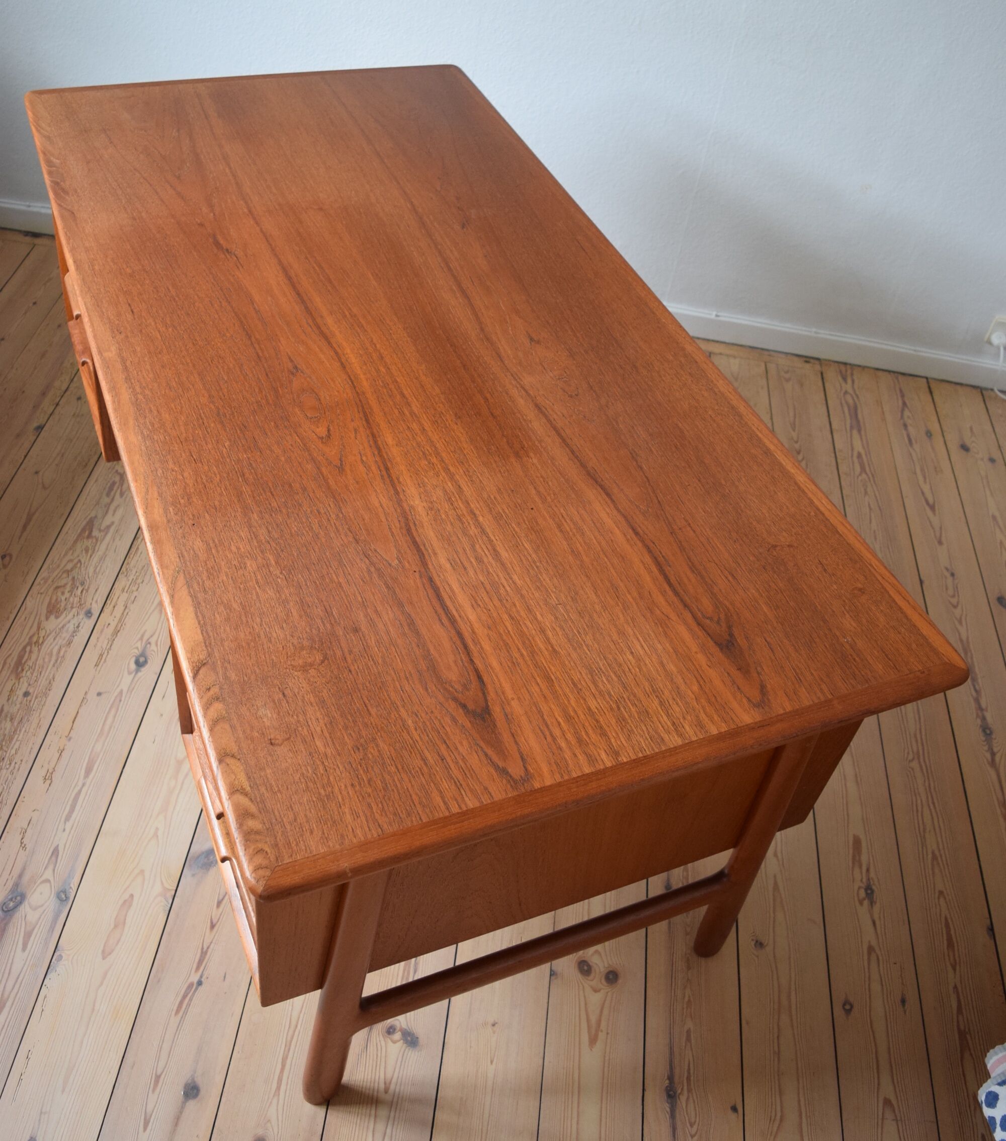 Danish model 75 desk by Gunni Omann 1960