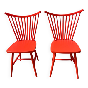 Paire des chaises scandinaves - rouges