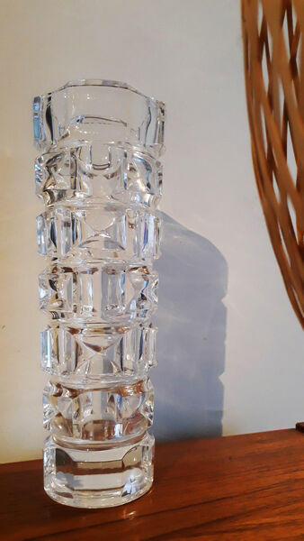 Concave-faceted vase