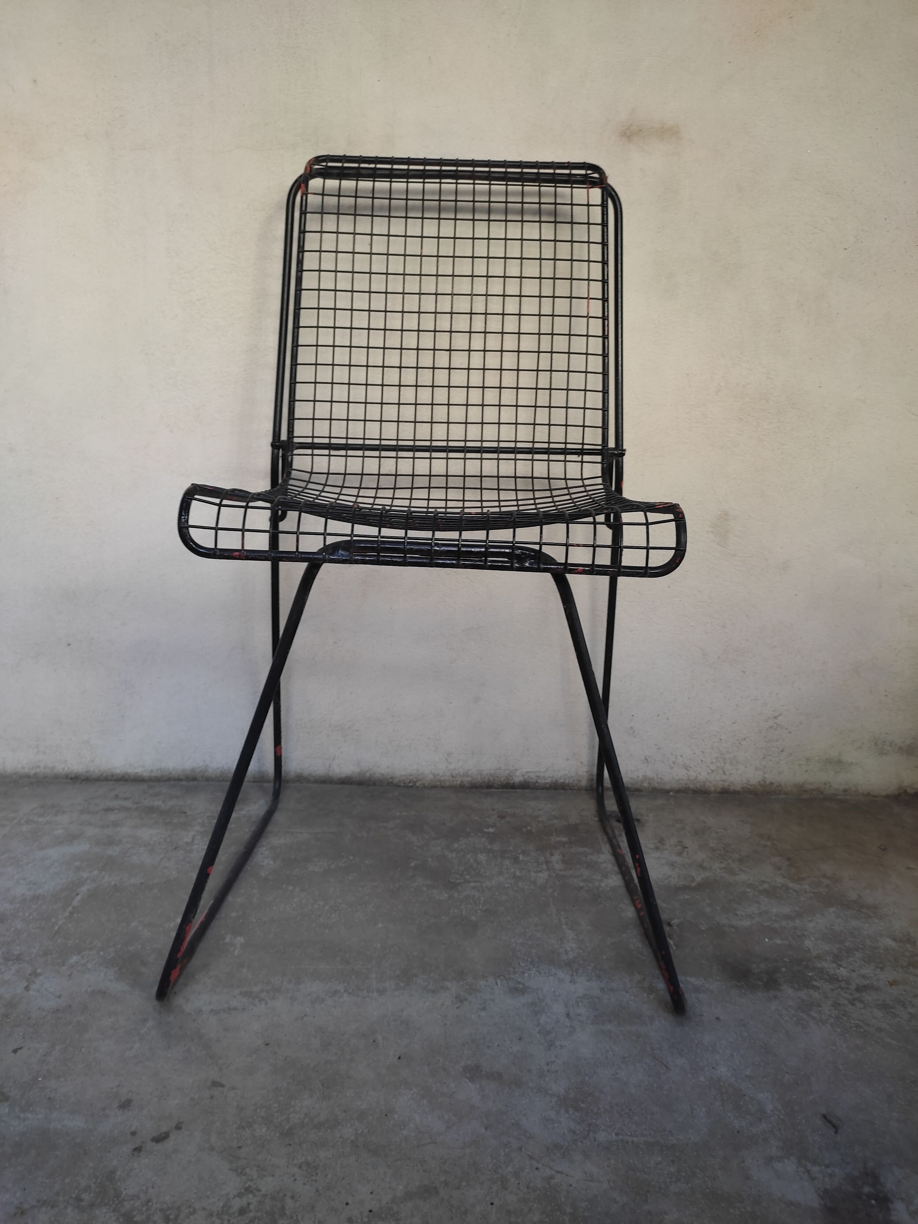 4 gridded metal chairs